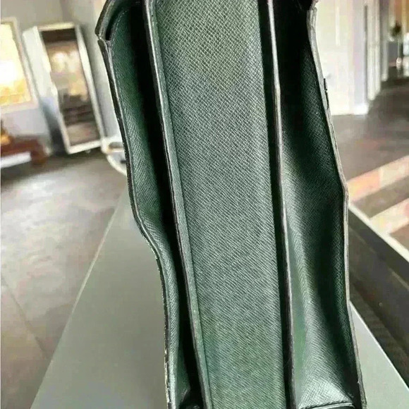 LOUIS VUITTON Taiga Pilot Case Oural Green Leather Vintage Oural Briefcase - Picture 15 of 16